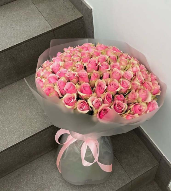 100 Pink Roses